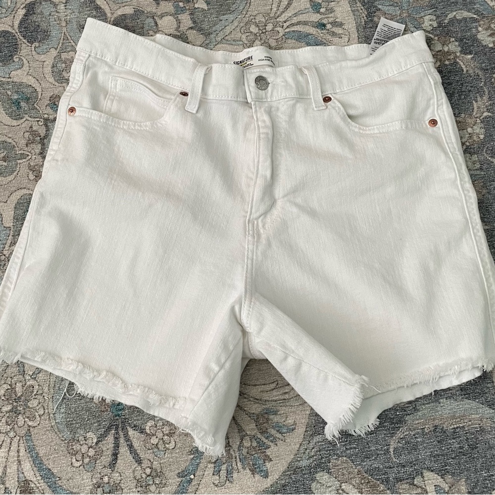 Levi’s Signature White Denim Shorts